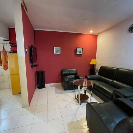 Homestay Studio Yaounde Bagian luar foto
