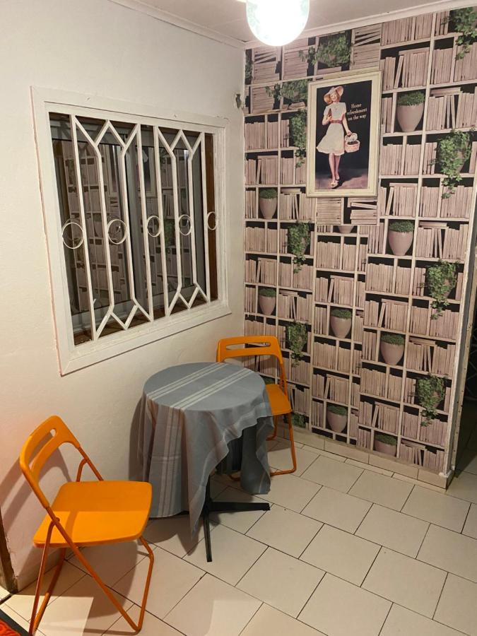 Homestay Studio Yaounde Bagian luar foto