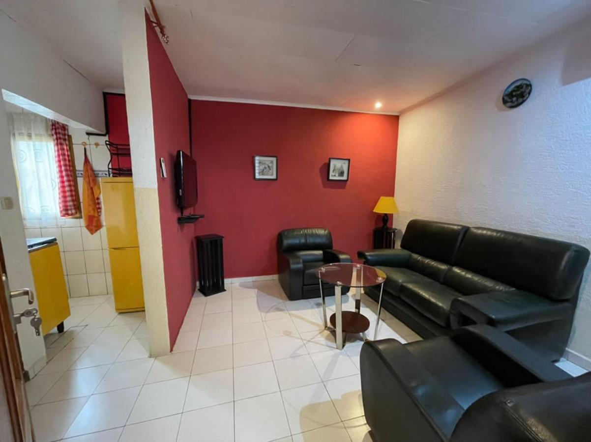 Homestay Studio Yaounde Bagian luar foto