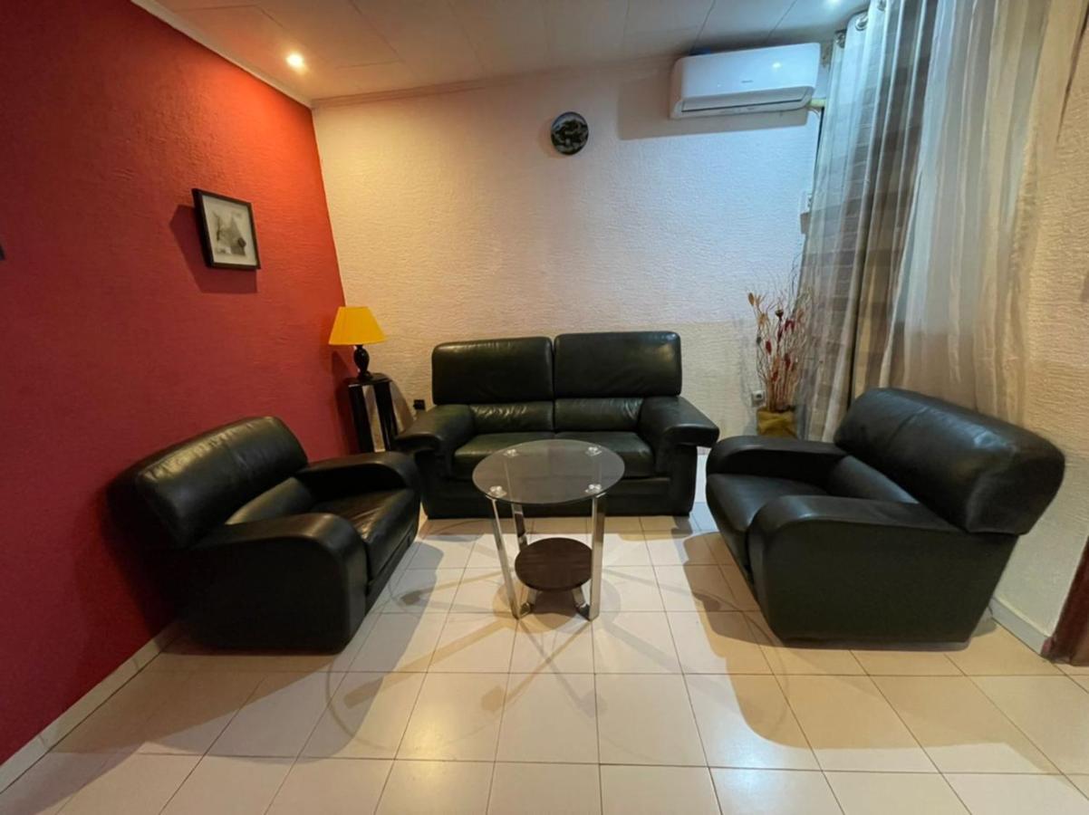 Homestay Studio Yaounde Bagian luar foto